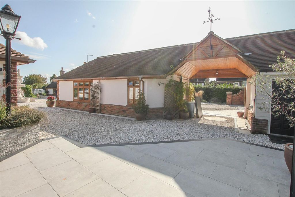 Additional image 53 of 6 bed detached house for saleHay Green Lane, Hook End, Brentwood CM15