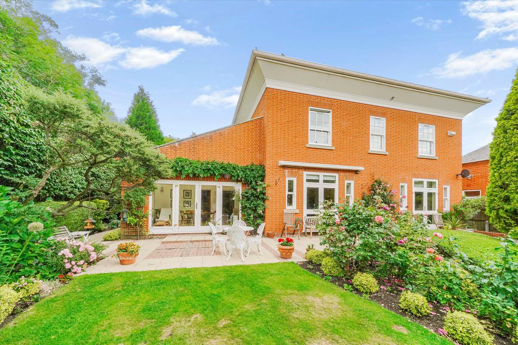 5 bed detached house for saleThe Paddocks, Edgbaston, Birmingham B15
