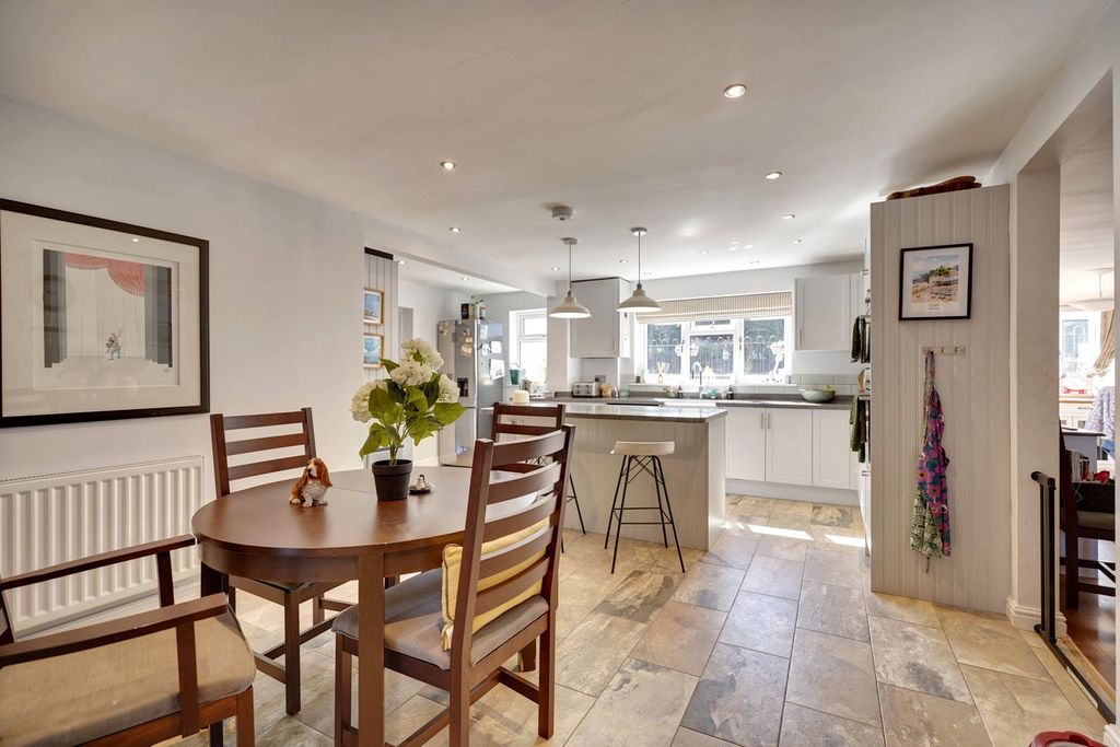 4 bed detached house for saleCarrigans, Bishop's Stortford CM23 photo 4