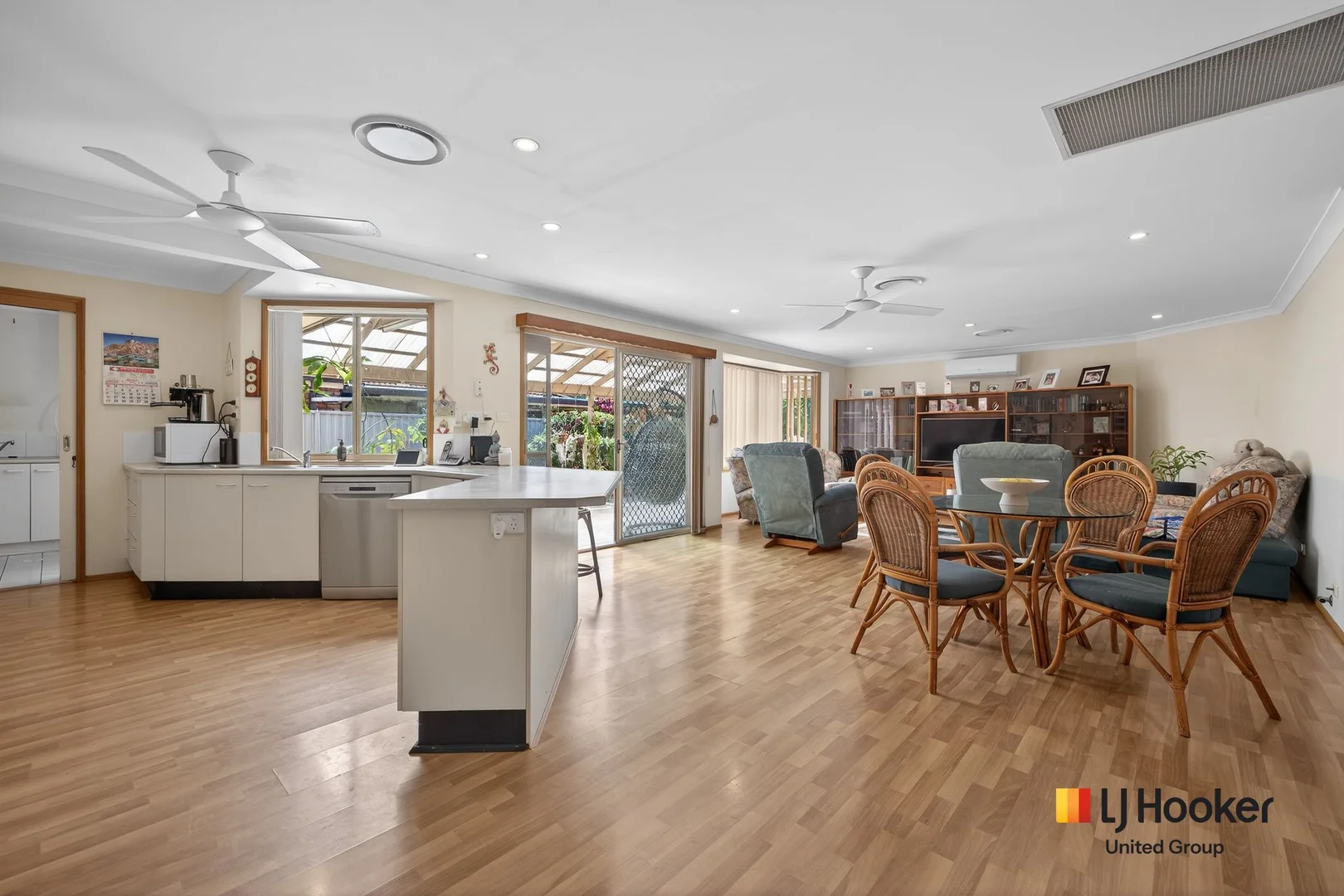 11 Michelago Circuit, Prestons NSW 2170 photo 3