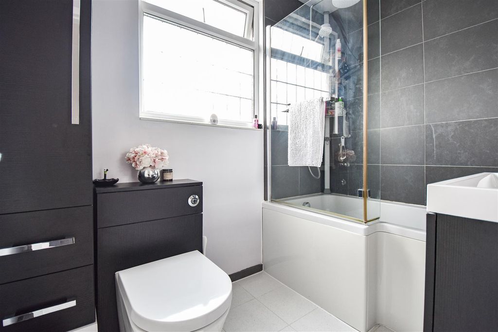 Additional image 18 of 4 bed detached house for saleThe Gardens, Doddinghurst, Brentwood CM15