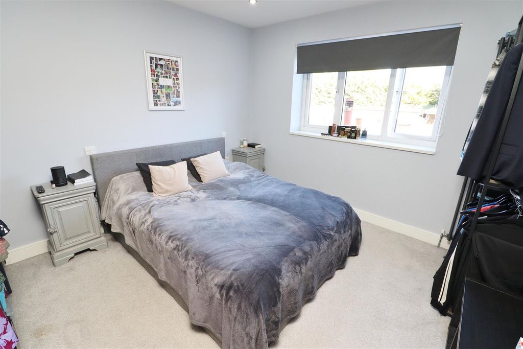 Additional image 18 of 5 bed semi-detached house for saleStanborough Avenue, Borehamwood WD6