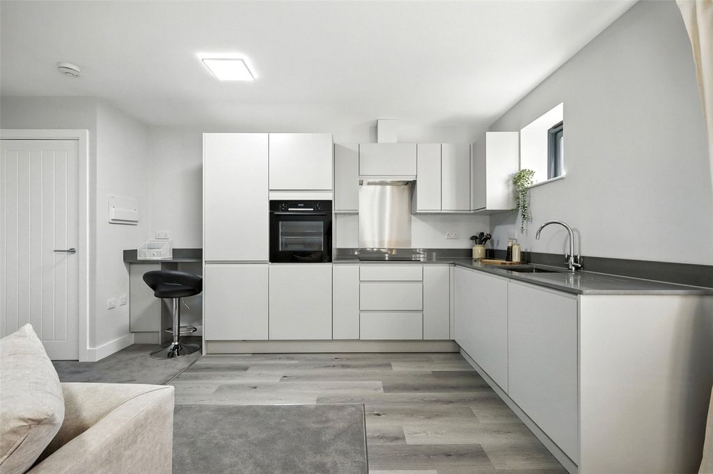 1 bed flat for saleCox's Yard, 16-18 Rayne Road, Braintree, Essex CM7