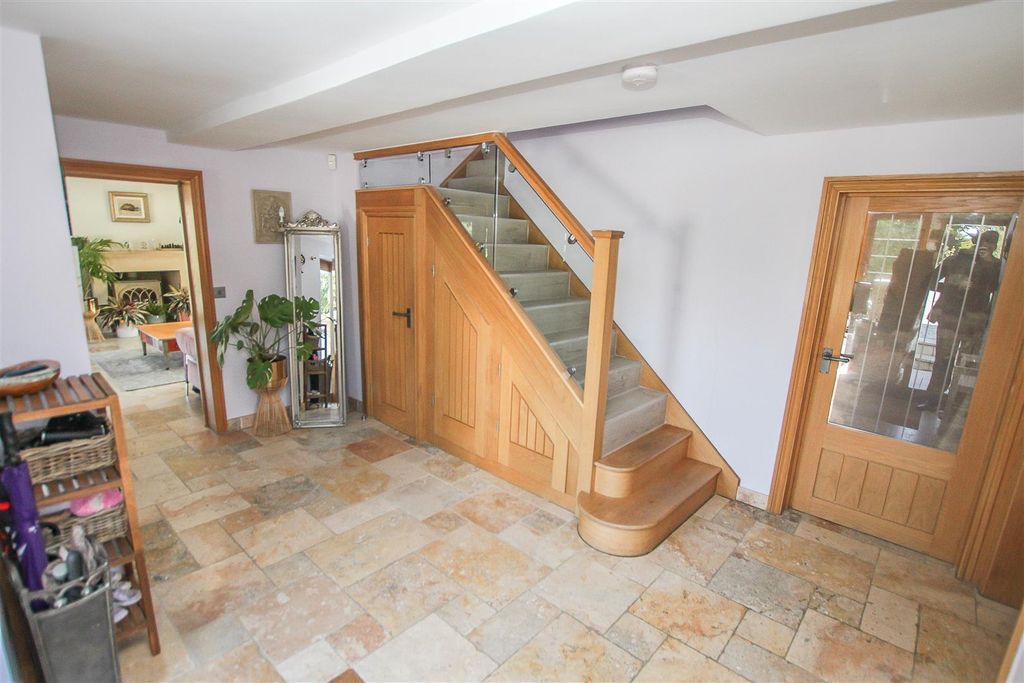 Additional image 7 of 6 bed detached house for saleHay Green Lane, Hook End, Brentwood CM15