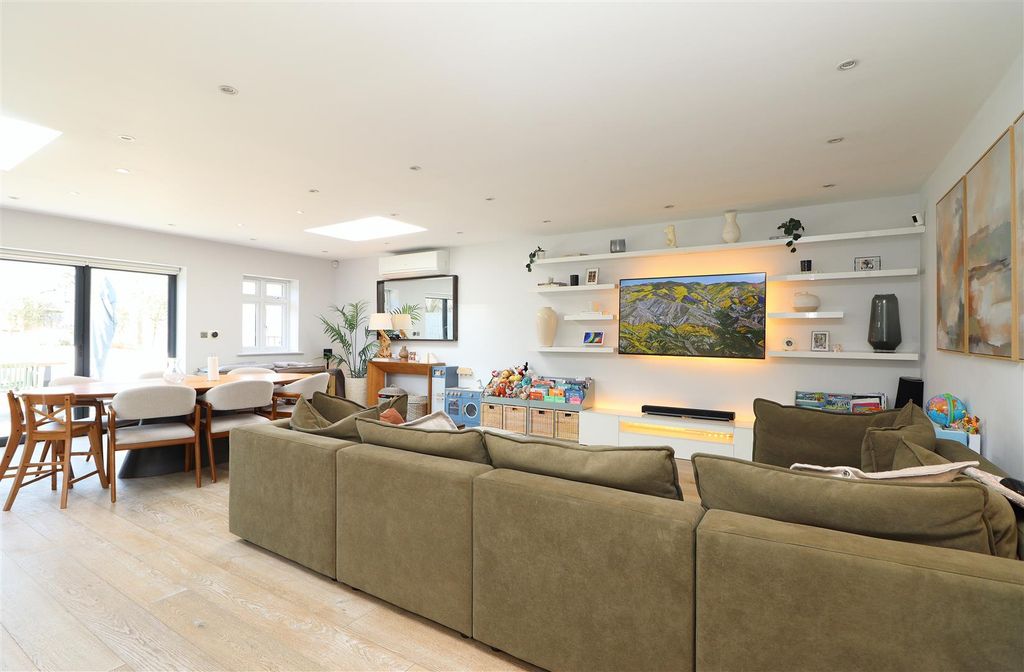 Additional image 4 of 3 bed detached bungalow for saleTheobald Street, Borehamwood WD6