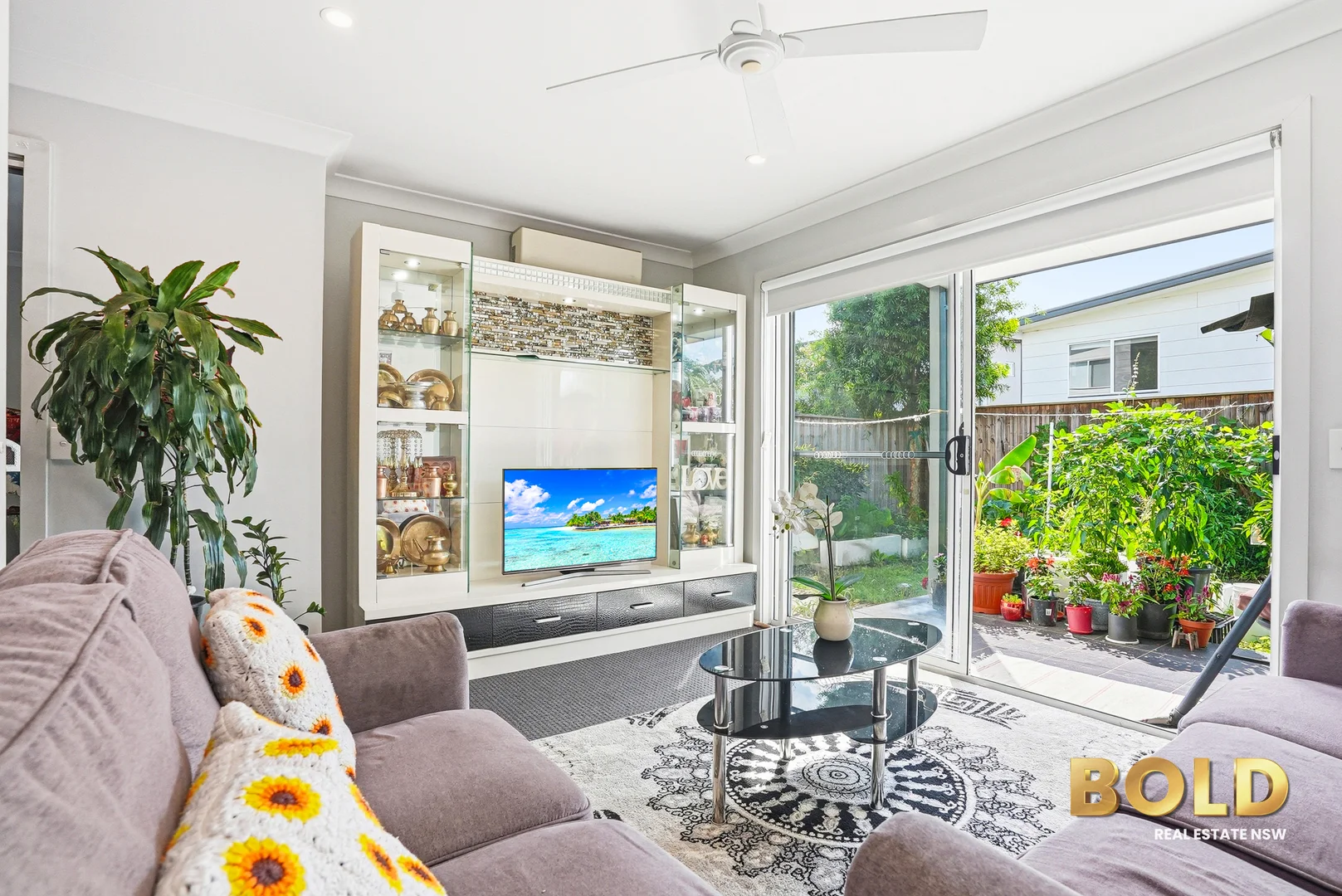 5/52A Atlantic Boulevard, Glenfield NSW 2167 photo 2