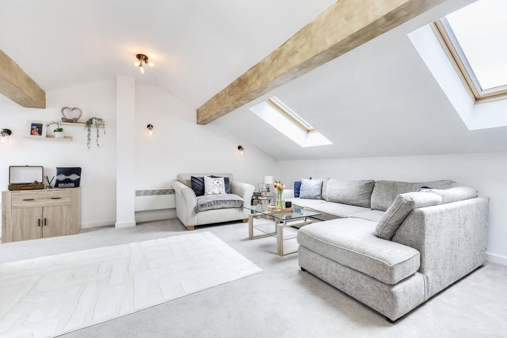 2 bed flat for saleTenterfields House, Meadow Road, Apperley Bridge BD10 photo 3
