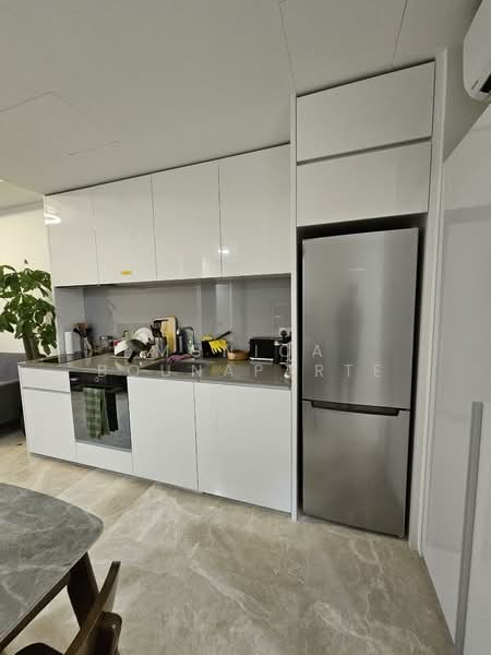 18A Amber Gardens photo 2