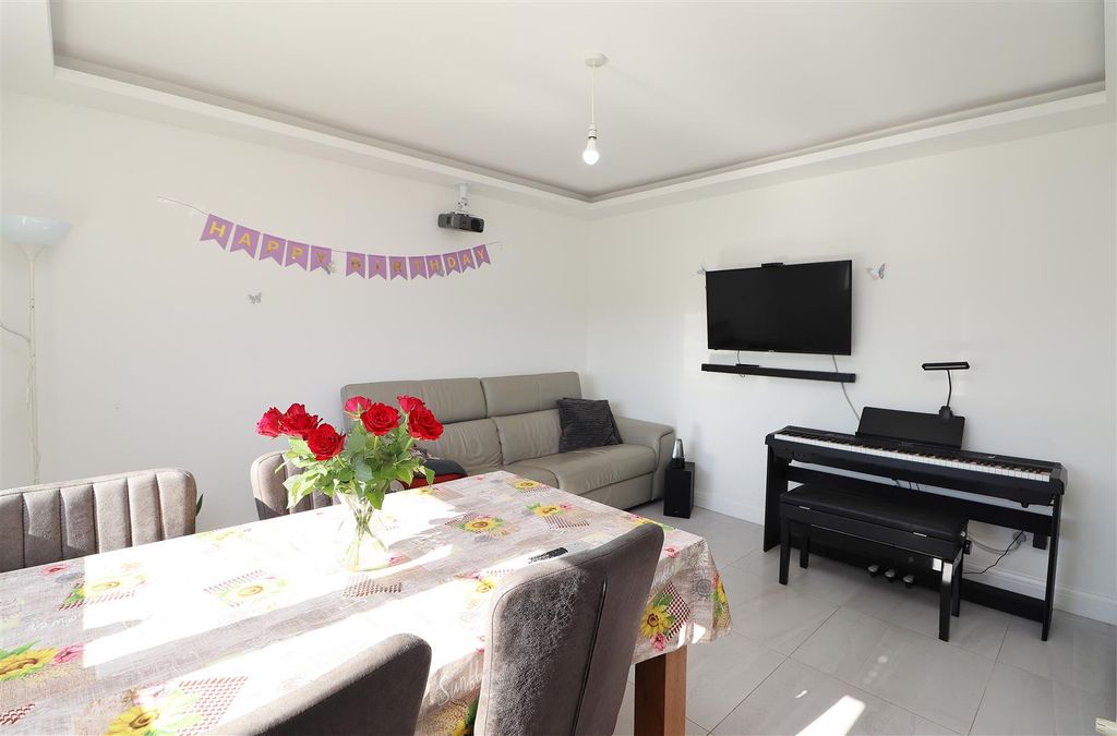 Additional image 6 of 2 bed maisonette for saleCrown Road, Borehamwood WD6