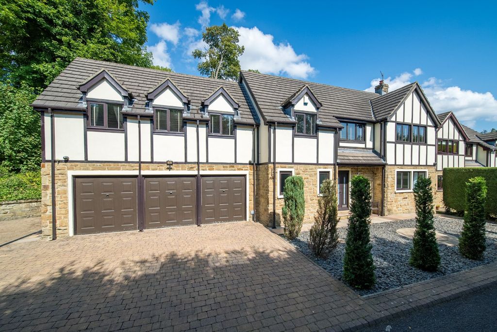 5 bed detached house for saleWoodlands Close, Apperley Bridge, West Yorkshire BD10