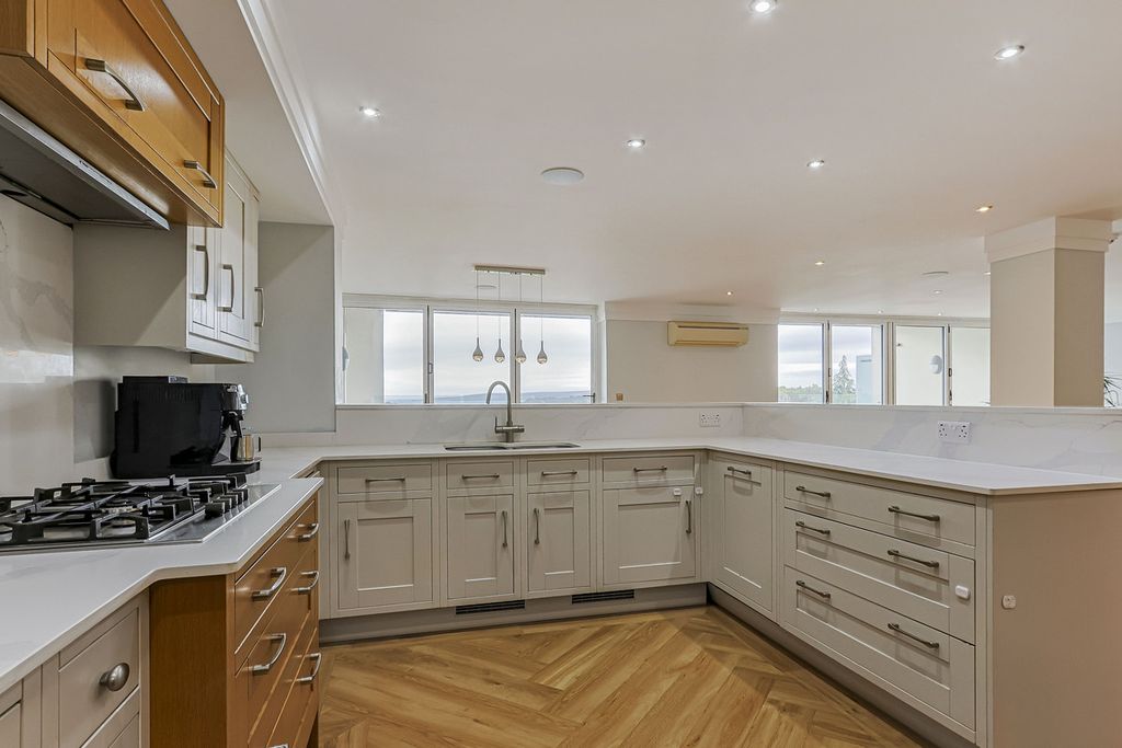 Additional image 3 of 3 bed flat for saleAlipore Close, Poole BH14
