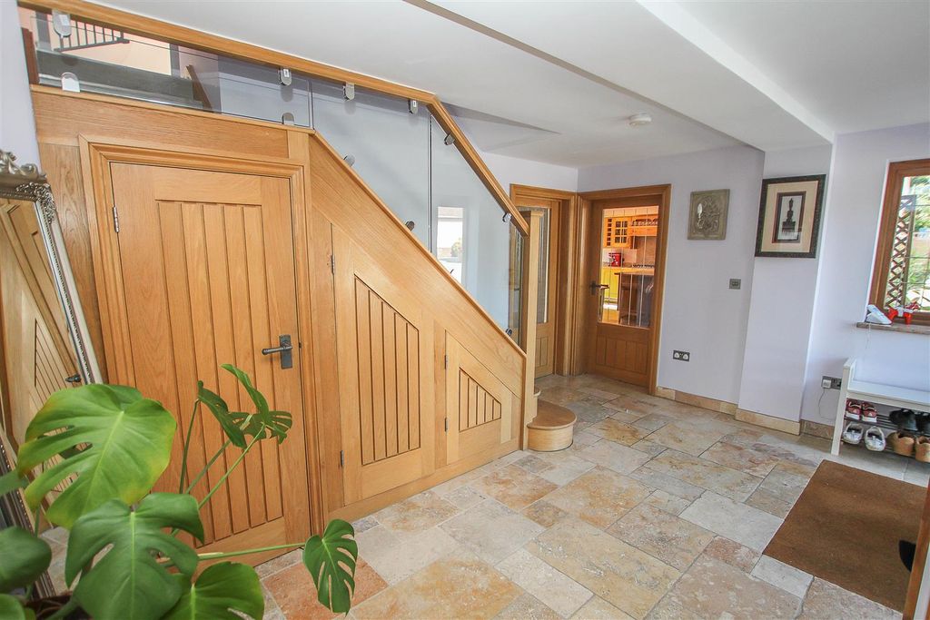 Additional image 8 of 6 bed detached house for saleHay Green Lane, Hook End, Brentwood CM15