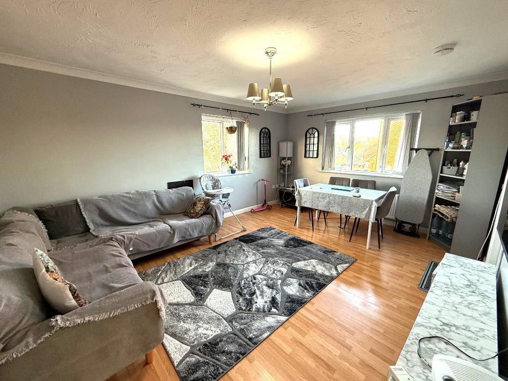 Additional image 2 of 2 bed flat for saleDunraven Avenue, Dallow, Luton, Bedfordshire LU1