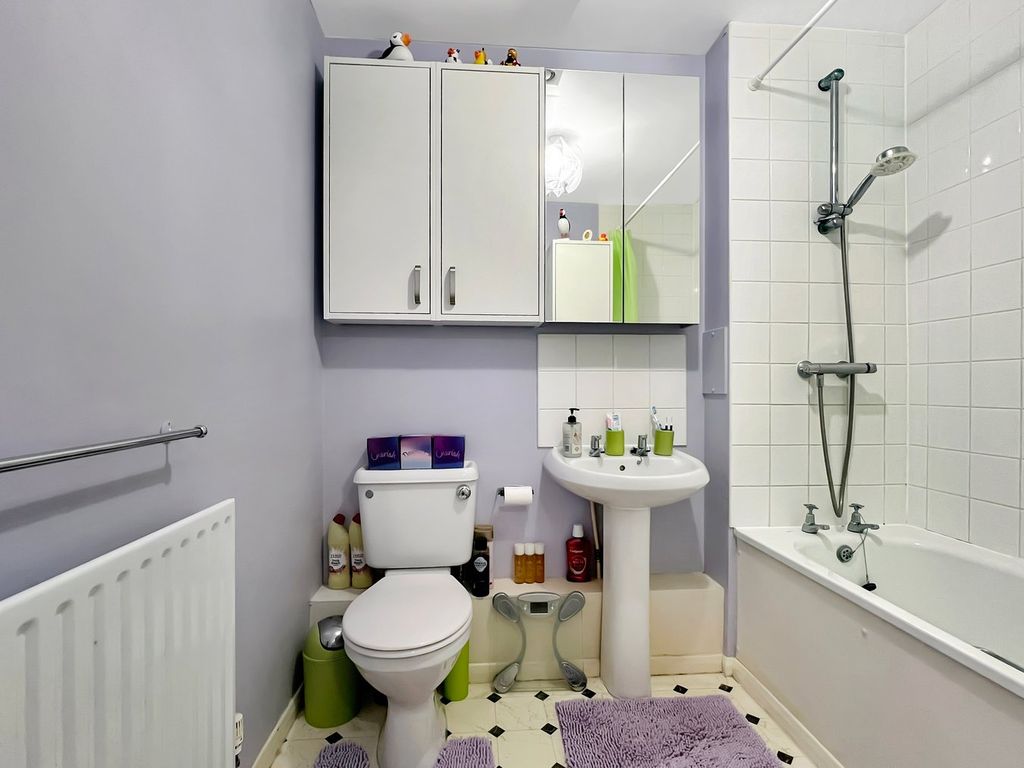 Additional image 7 of 2 bed flat for salePorters Field, Braintree CM7