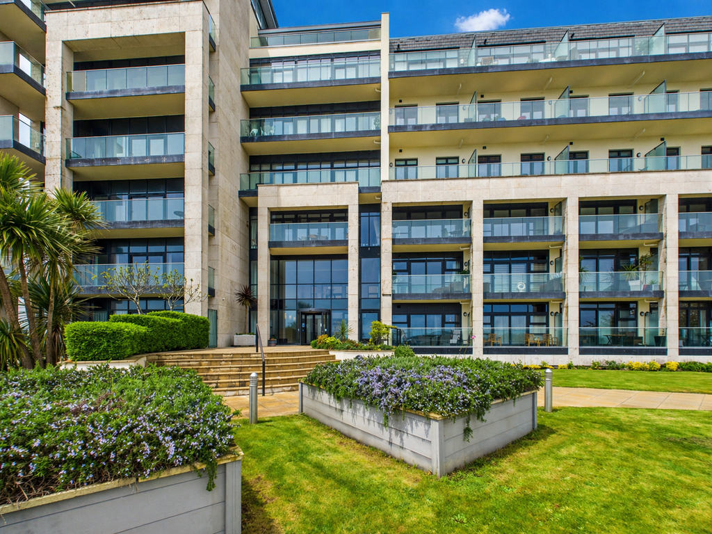 2 bed flat for saleCliff Road, The Hoe, Plymouth PL1