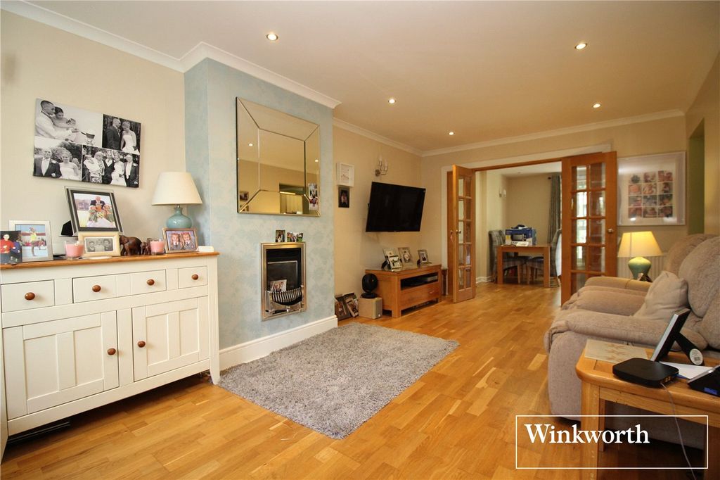 Additional image 8 of 3 bed semi-detached house for saleCardinal Avenue, Borehamwood, Hertfordshire WD6