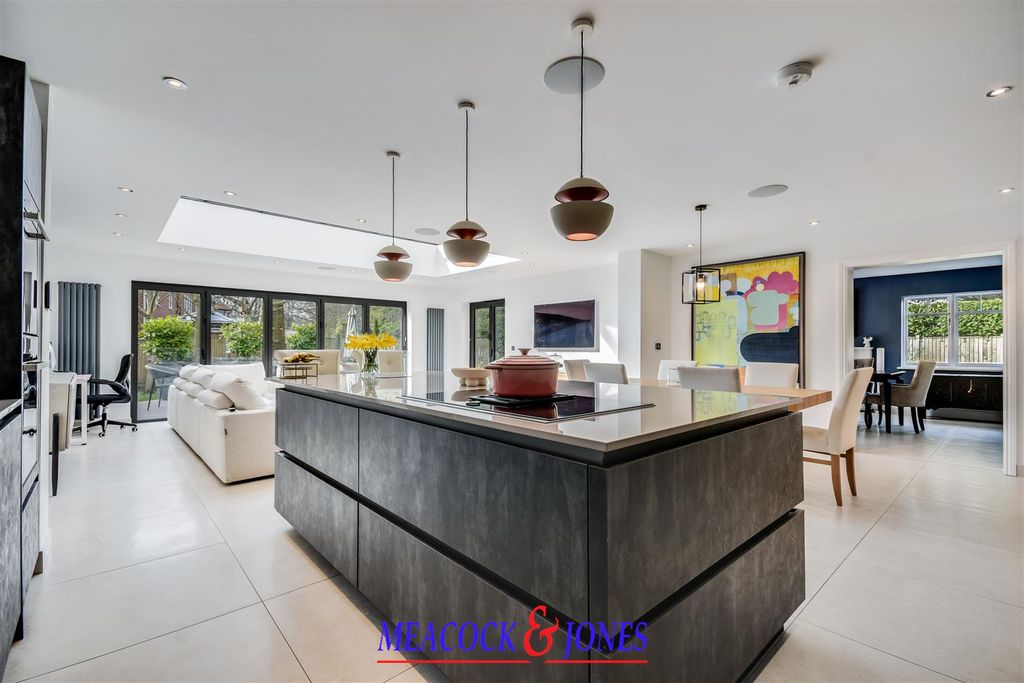 Additional image 5 of 5 bed detached house for saleRoundwood Avenue, Hutton Mount, Brentwood CM13