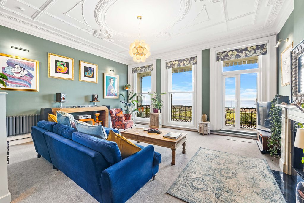 3 bed flat for saleKingsway, Hove BN3 photo 5