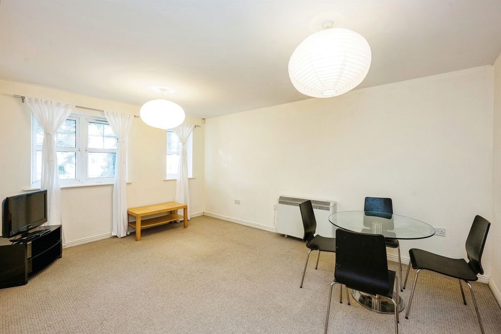 Additional image 4 of 2 bed flat for salePark Street, Bridgend CF31