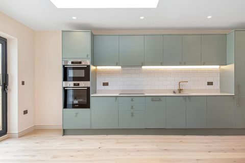 Brixton Hill SW2, New home