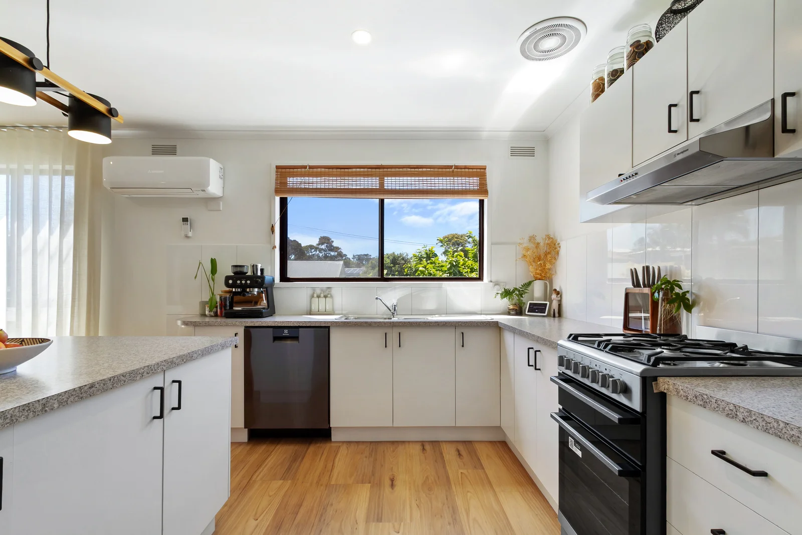 Additional image 7 of 19 West Cres, Lakes Entrance VIC 3909