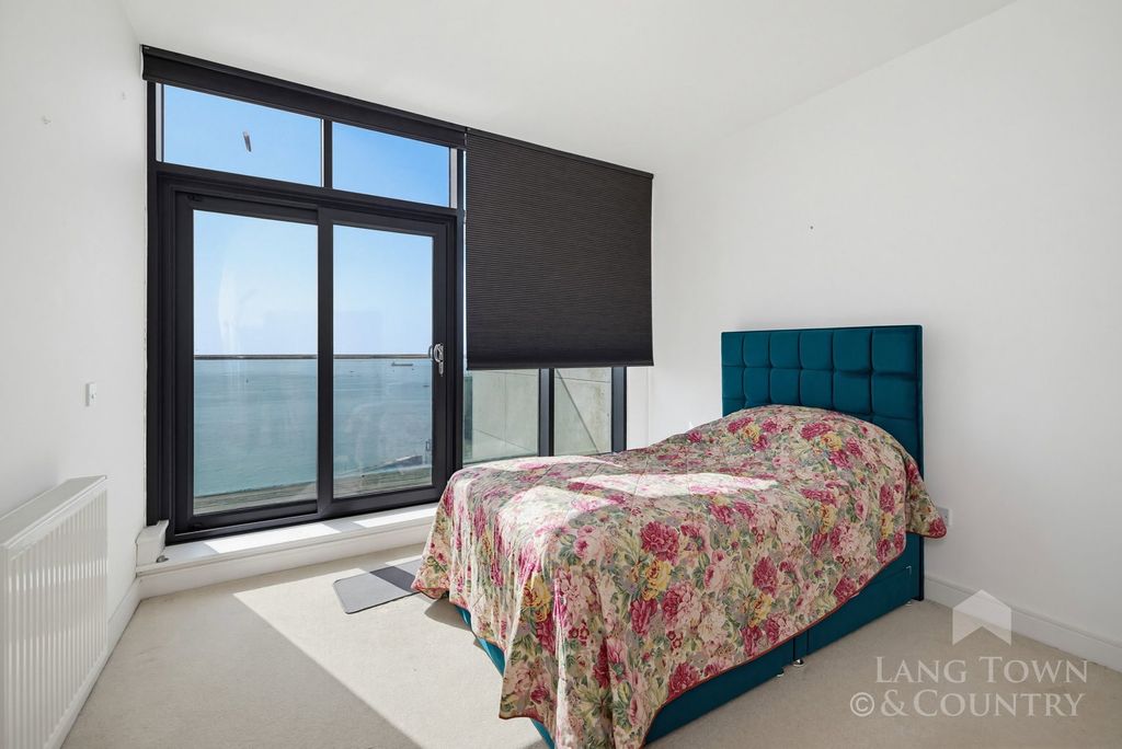 Additional image 8 of 2 bed penthouse for saleThe Azure, Cliff Road, The Hoe PL1