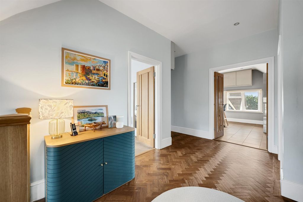 Additional image 2 of 3 bed flat for saleHomefield Road, Bromley BR1