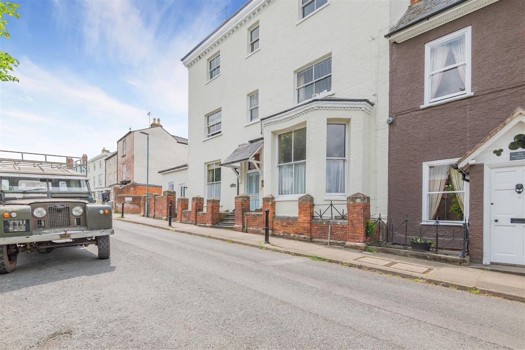 1 bed flat for saleHigh Street, Newnham GL14