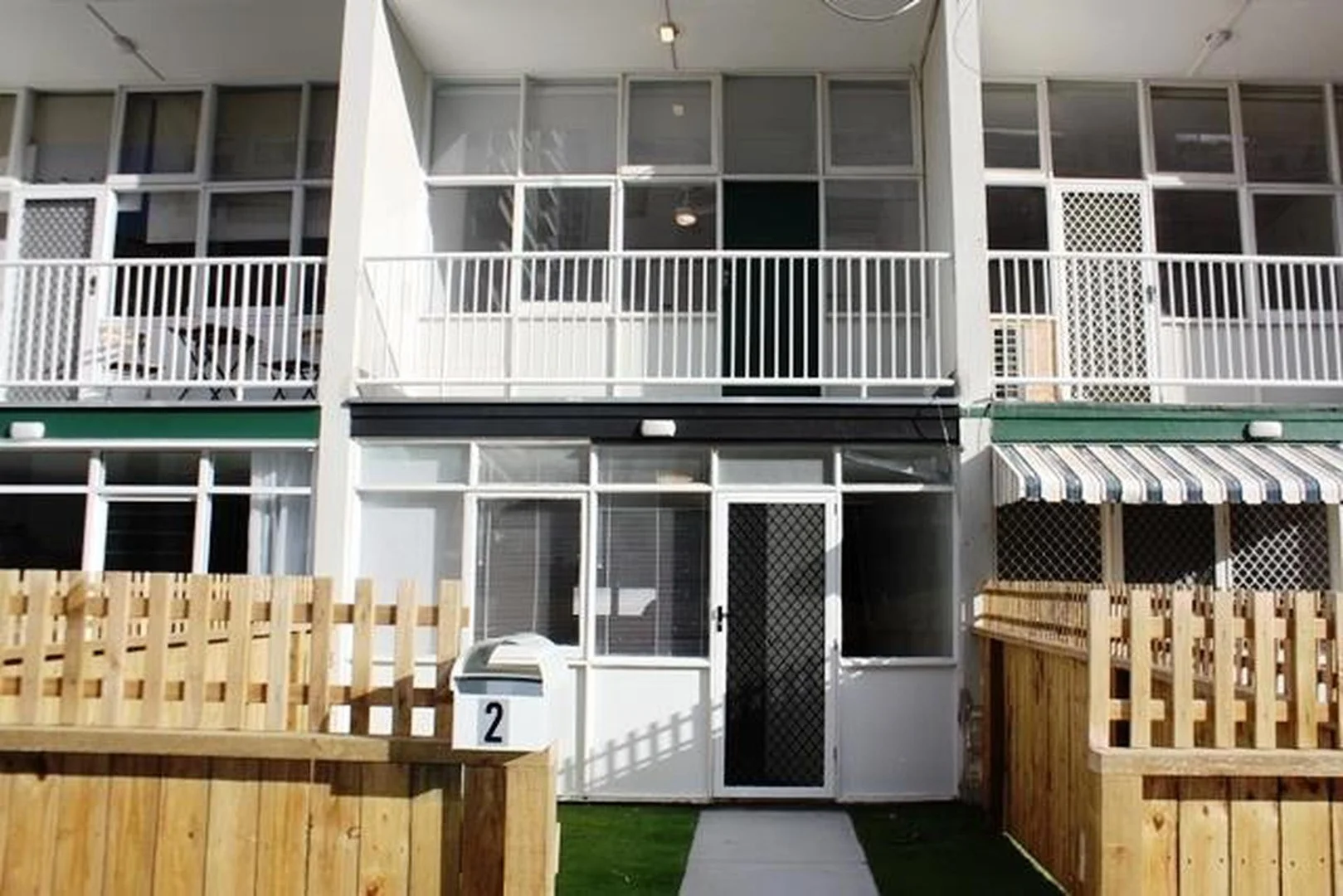 2/30 Old Burleigh Road, Surfers Paradise QLD 4217