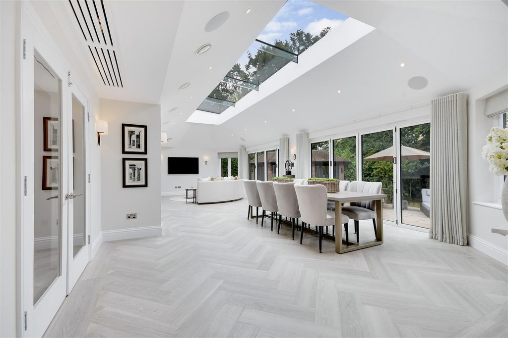 Additional image 14 of 6 bed detached house for saleWambrook Close, Hutton Mount, Brentwood CM13