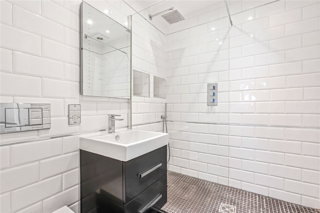 Additional image 18 of 2 bed flat for saleAllum Lane, Elstree, Borehamwood, Hertfordshire WD6