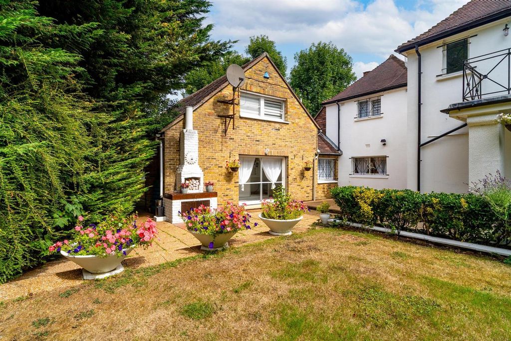 Additional image 7 of 6 bed detached house for saleAllum Lane, Elstree, Borehamwood WD6