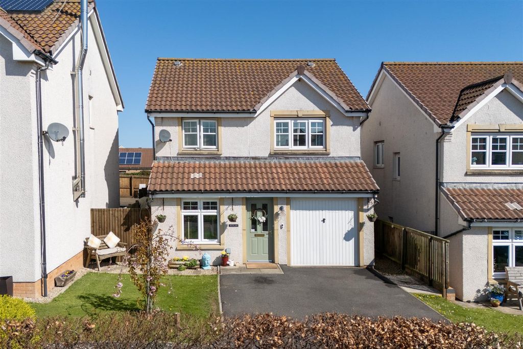 3 bed detached house for sale83 Hallydown Crescent, Eyemouth TD14
