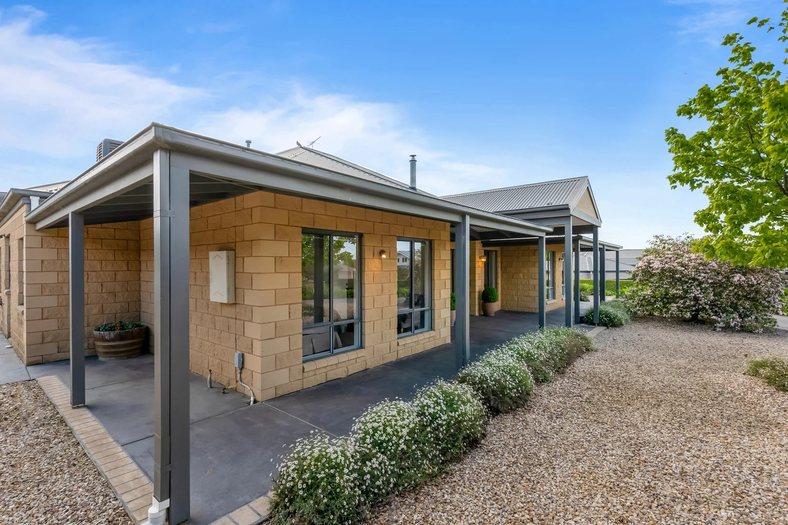 9 Freeman Court, Gisborne VIC 3437 photo 2