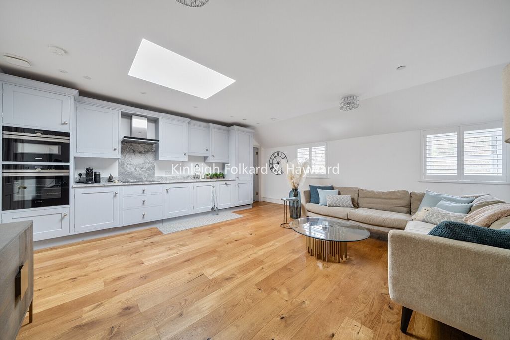 Additional image 2 of 2 bed flat for saleWilloughby Lane, Bromley BR1