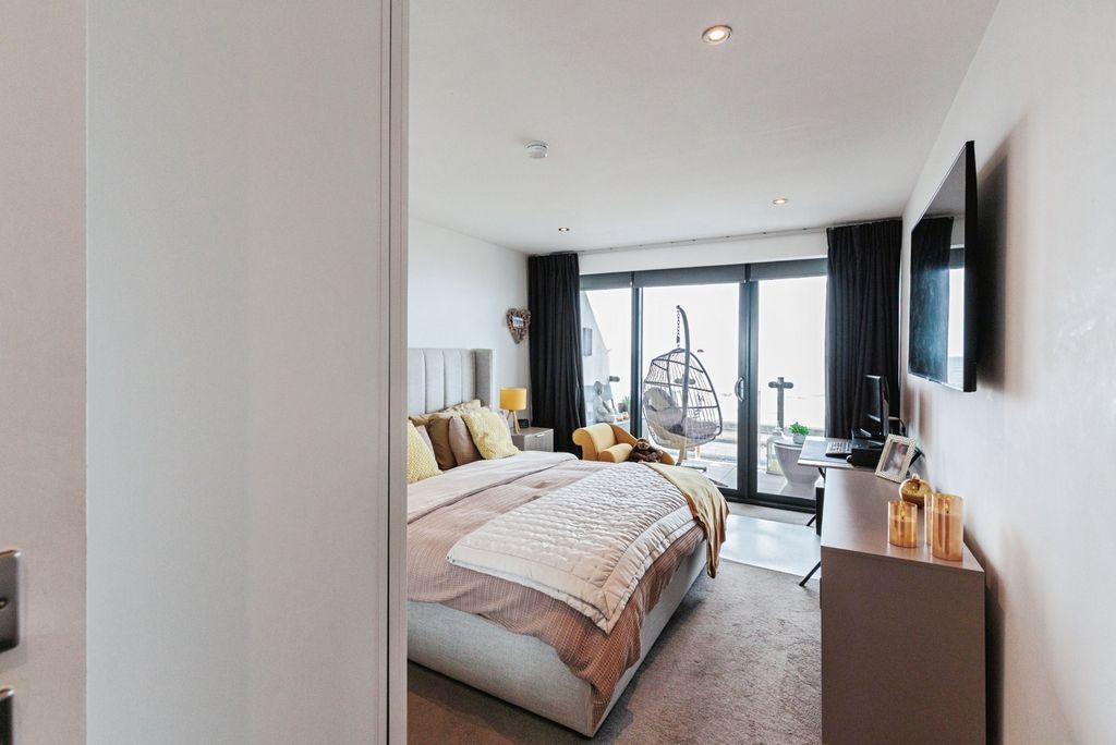 Additional image 13 of 2 bed flat for saleNew South Promenade, Blackpool, Lancashire FY4