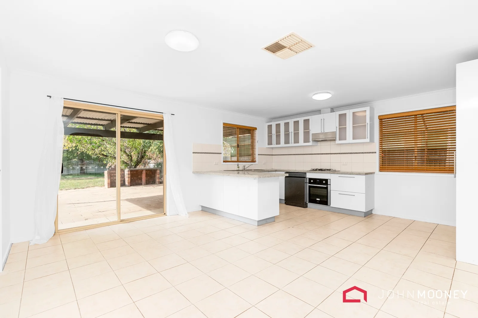 Additional image 10 of 20 Karoom Drive, Glenfield Park NSW 2650