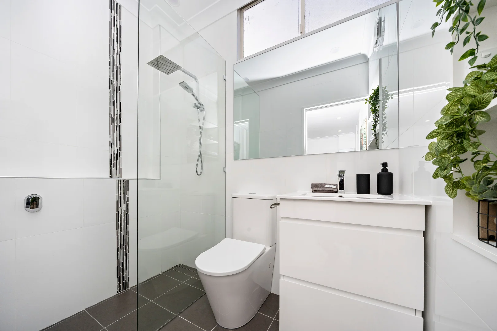 64a Bellevue Rd, Figtree NSW 2525 photo 4