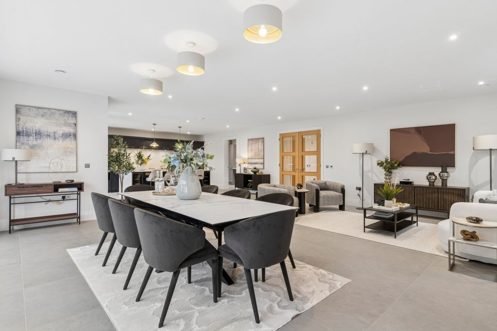 Additional image 19 of 5 bed country house for saleHedsor Road, Bourne End, Buckinghamshire SL8