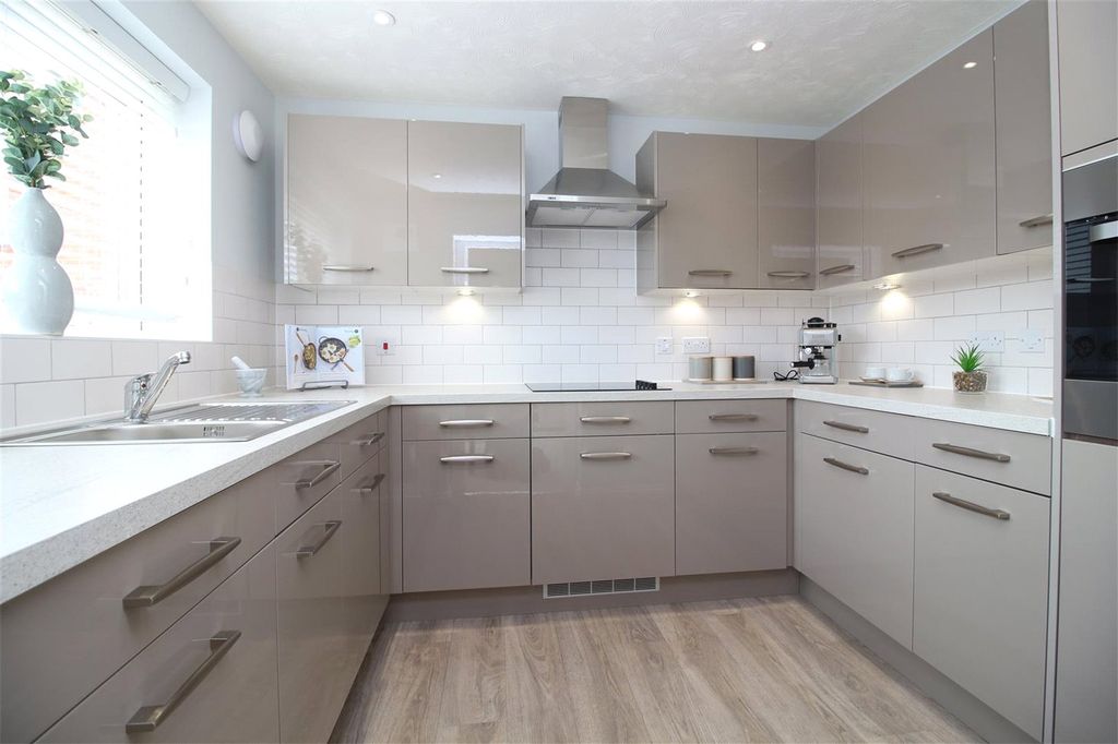 Additional image 3 of 2 bed flat for saleNorth Close, Lymington SO41