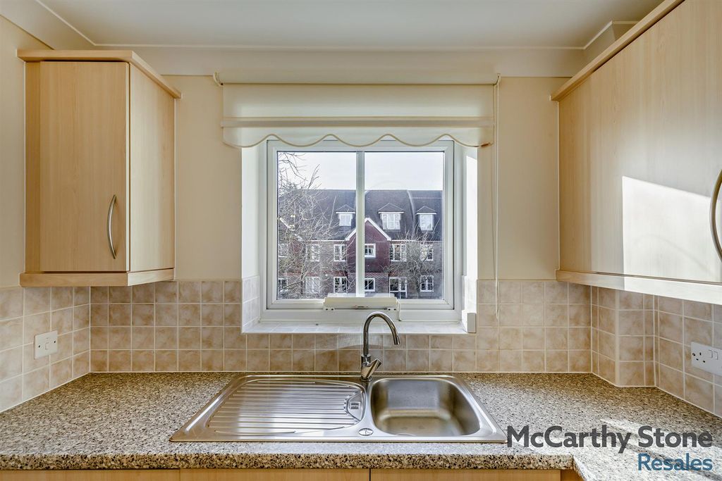 Additional image 10 of 1 bed flat for saleSt Rumbolds Court, Buckingham Road, Brackley NN13