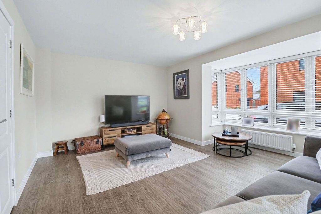 Additional image 8 of 3 bed semi-detached house for saleClaypit Copse, Bursledon SO31