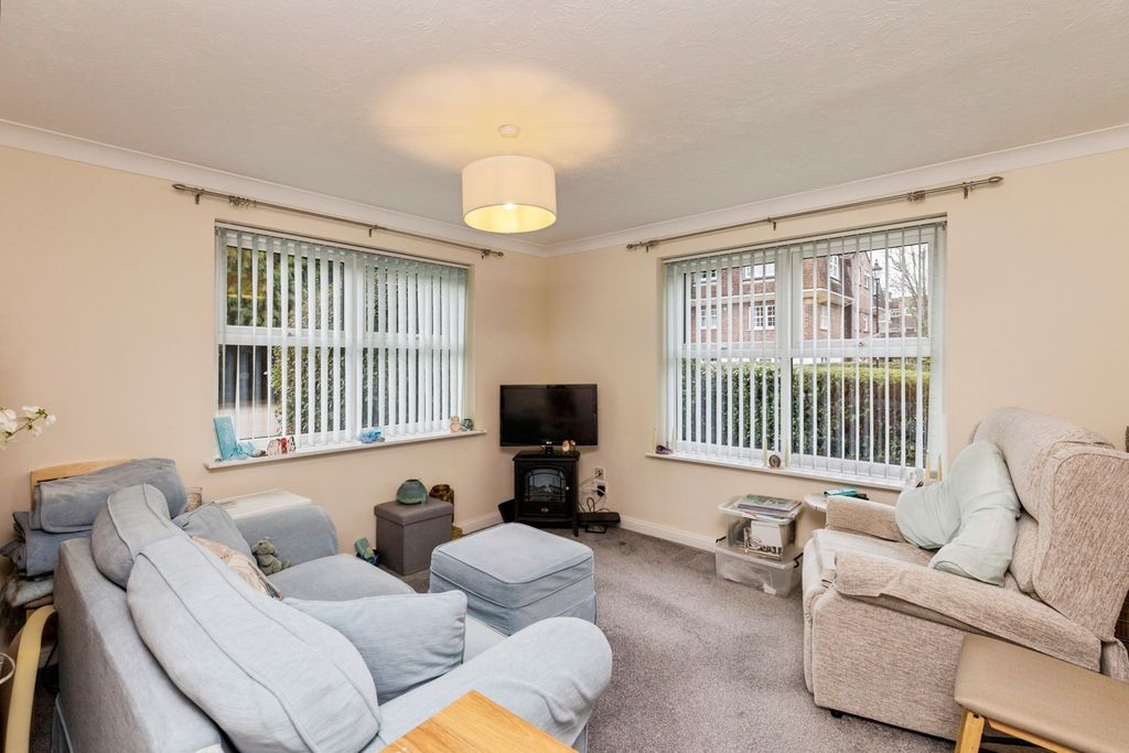 Additional image 3 of 2 bed flat for saleGreenacres, North Parade, Horsham, West Sussex RH12