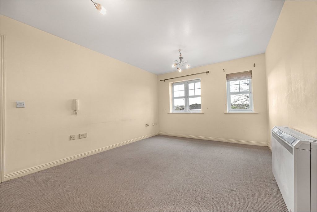 Additional image 7 of 2 bed flat for salePark Street, Bridgend CF31