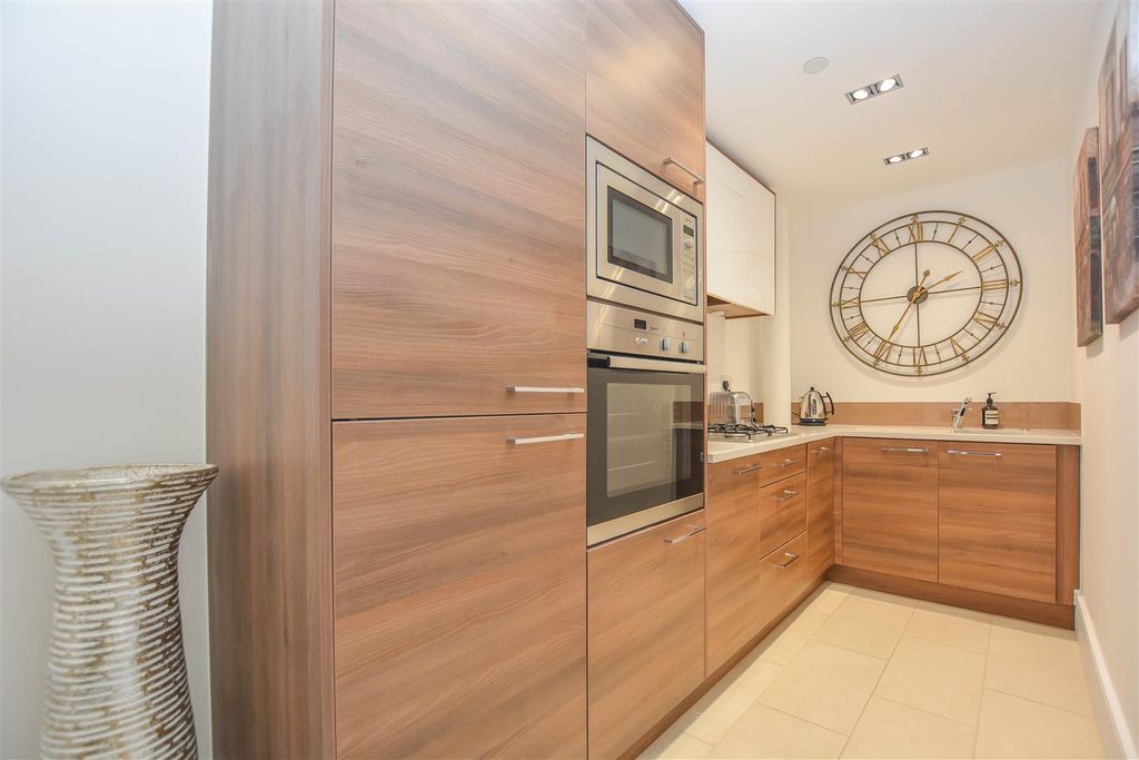 Additional image 3 of 2 bed flat for saleThe Galleries, Warley, Brentwood CM14