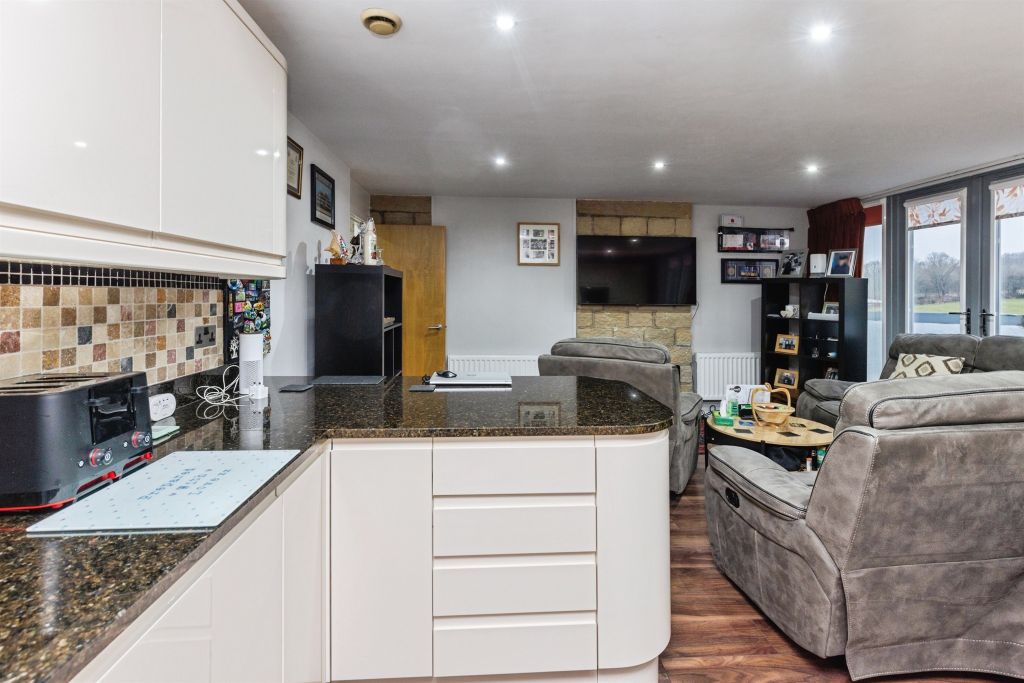 Additional image 4 of 2 bed flat for salePark Road, Elland HX5