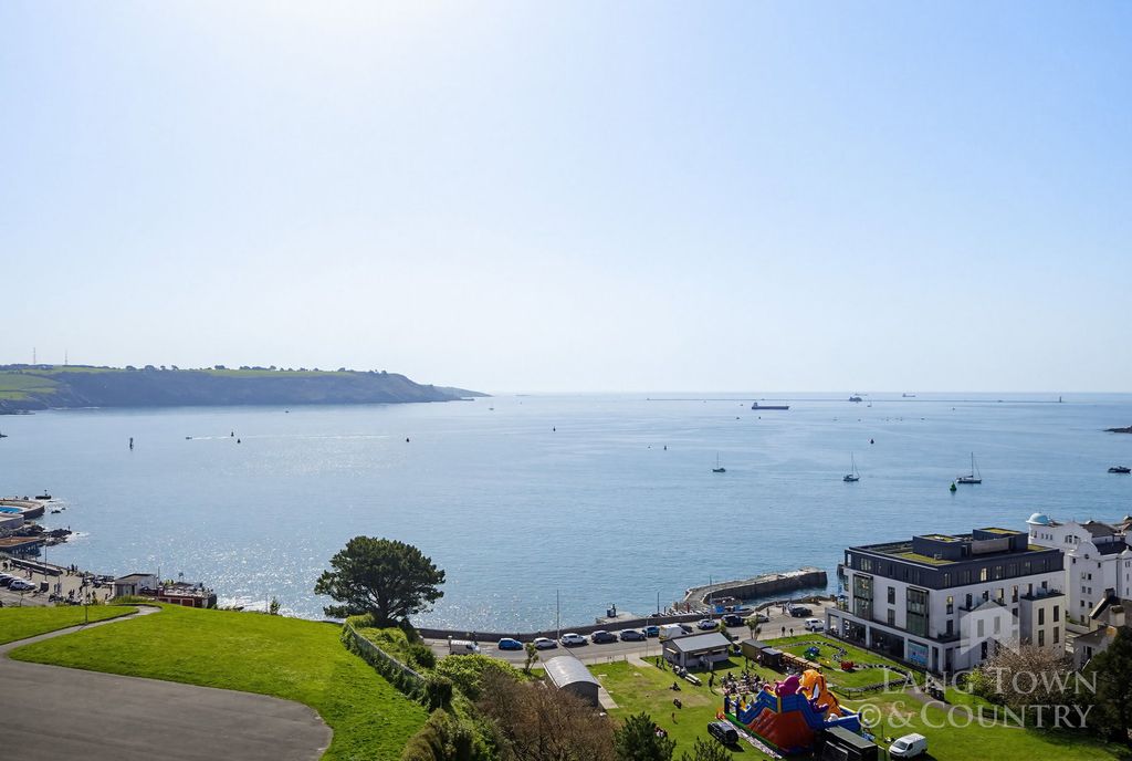 Additional image 15 of 2 bed penthouse for saleThe Azure, Cliff Road, The Hoe PL1