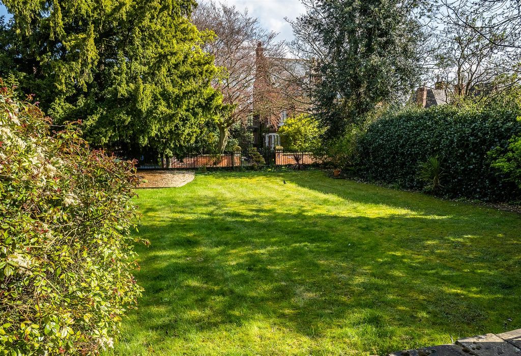 Additional image 9 of 1 bed flat for salePelham Crescent, The Park, Nottingham NG7