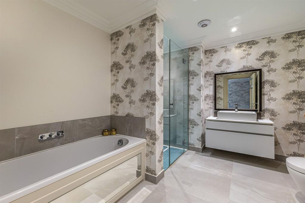 Additional image 28 of 5 bed terraced house for saleDrift Road, Winkfield, Windsor SL4