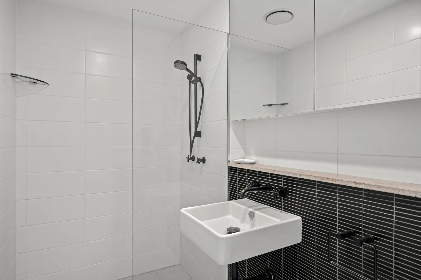 318/6 Pine Tree Lane, Terrigal NSW 2260 photo 5